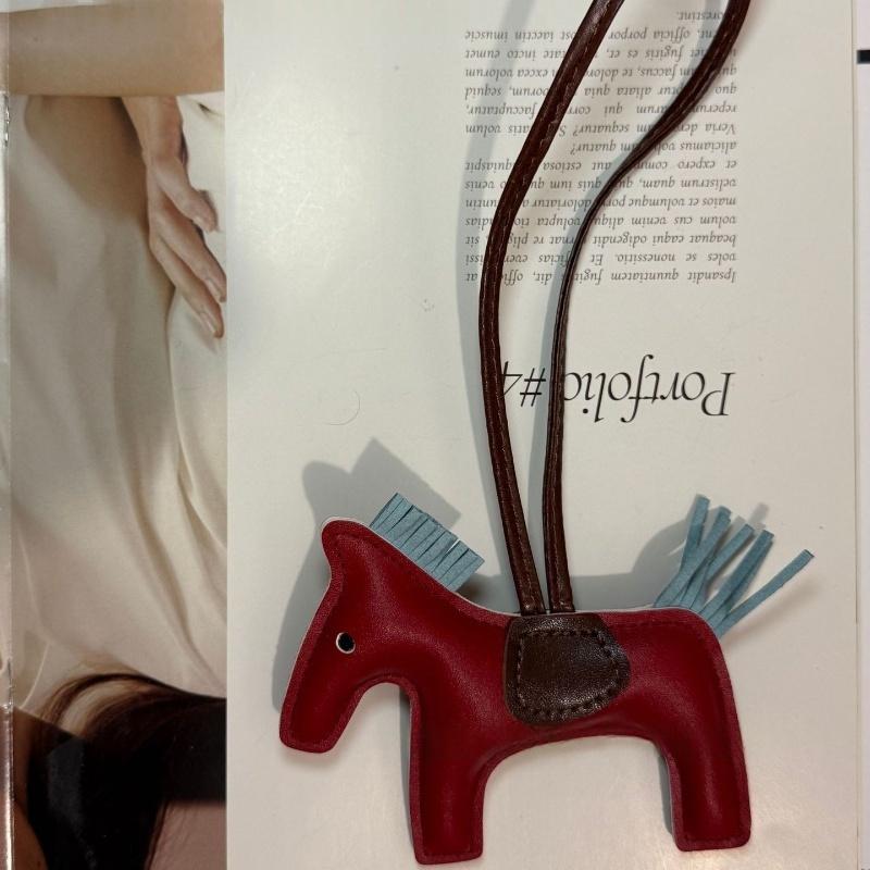 

Мода Искусственная кожа Мини Подвеска в виде пони Женская сумка Подвеска Украшение Аксессуары Мультяшный конь Брелок для ключей от машины Подарок на день рождения A2