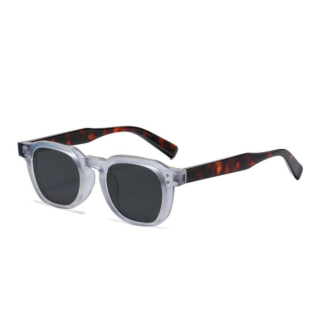Fashion Men Sunglasses Square Frame Personalized Design Sun Glasses Women Trending Retro Rivets Sunglass UV400