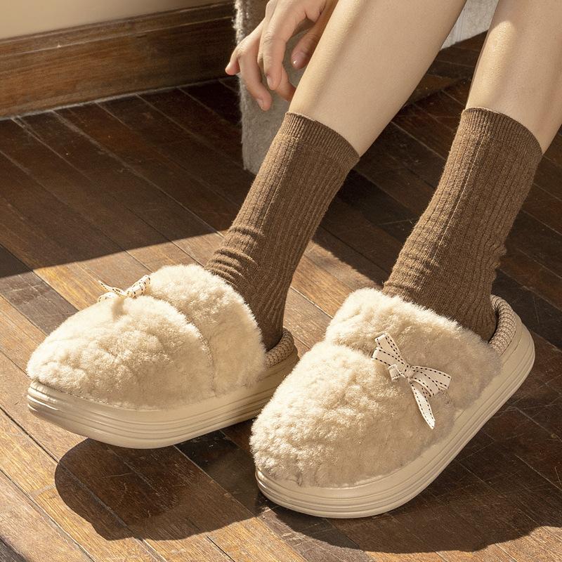 Neue flauschige Hausschuhe Winter Indoor Zuhause Samt warm dicksohlig rutschfest Schleifenschuhe Baumwollhausschuhe