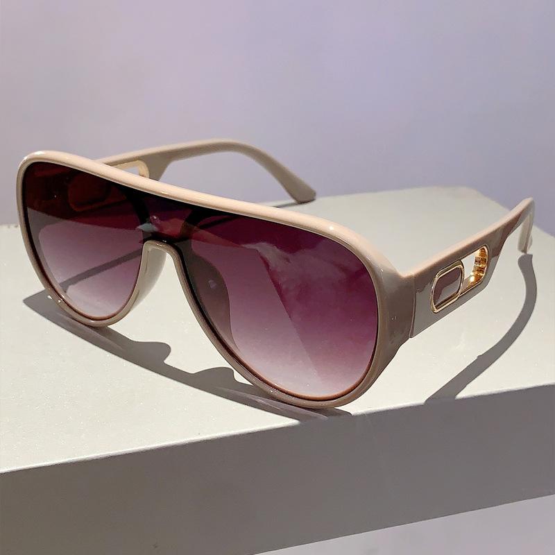 Flat Top Pilot One Piece Sunglasses Women For Men Luxury Brand Designer Vintage Punk Sunglasses Popular Rivet Big Frame Shades