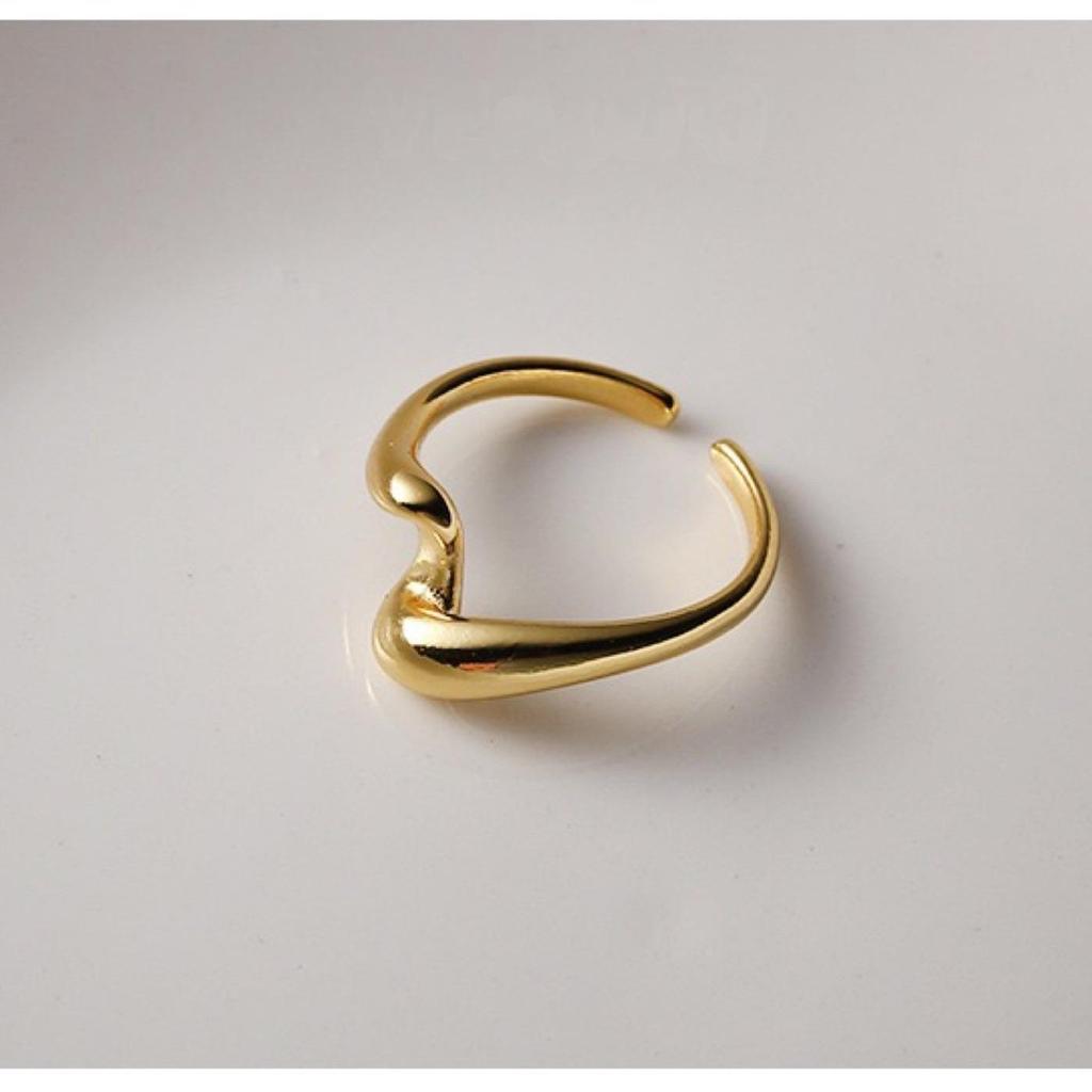 Elegant Adjustable Twist Ring for Women - Personalized, Fashionable, and Stackable Design for Versatile Wear