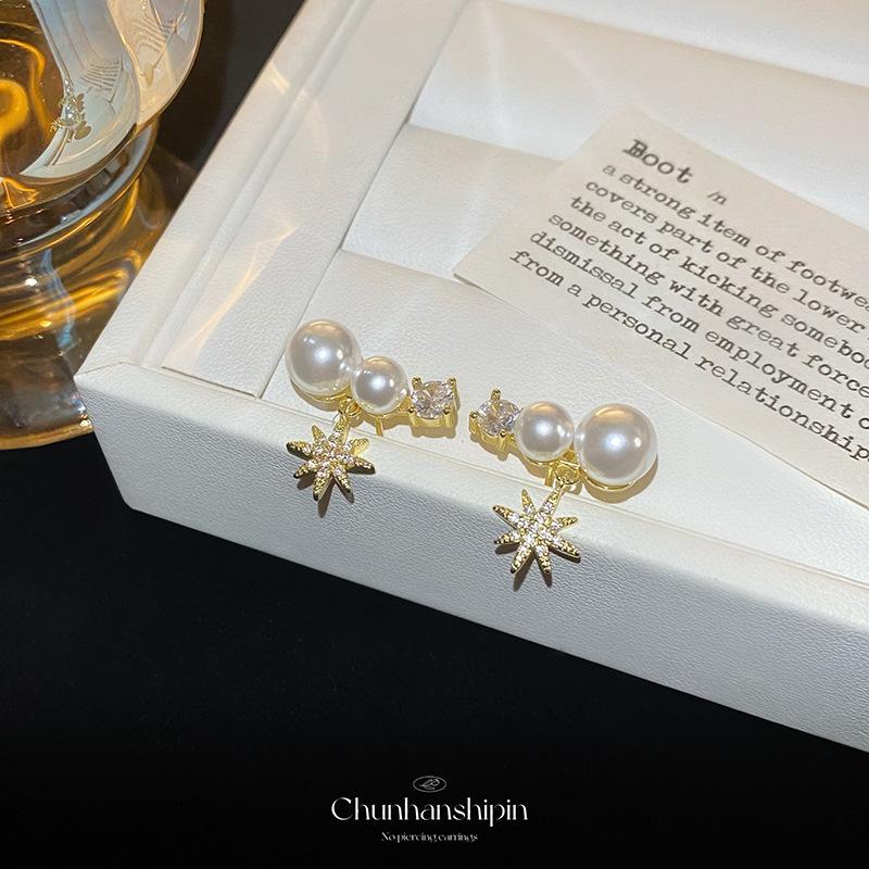 Unique niche pearl stud earrings for women, popular autumn and winter, high-end sense, light luxury temperament, ear clips, women's hole-free earrings