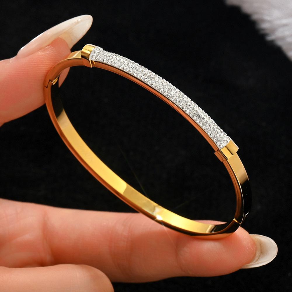 18K Stainless Steel Gold Bangles: Fashionable, Durable, and Fade-Resistant