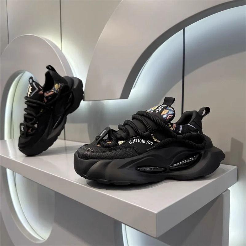 Fashion 2025 New Men's Classic Sneakers Youth Fashion Lightweight Casual Shoes Thick Soled Increased Wear Resistant Running Shoes