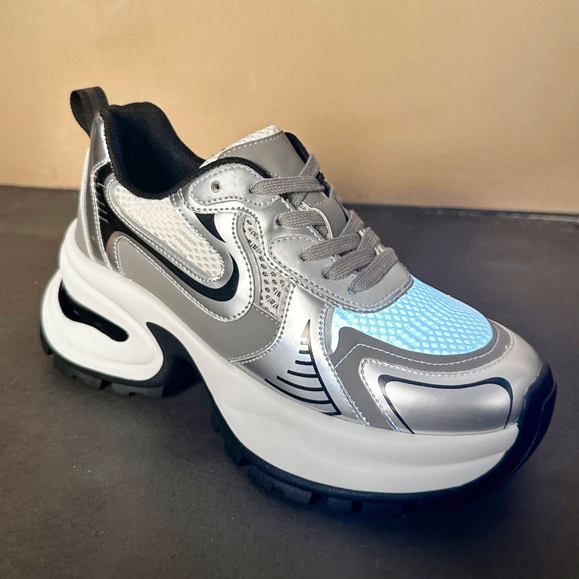 

2024 Модные сетчатые дышащие кроссовки с увеличенным внутренним размером, спортивные, новые женские повседневные туфли, женские роскошные массивные кроссовки, размер 35-40 40