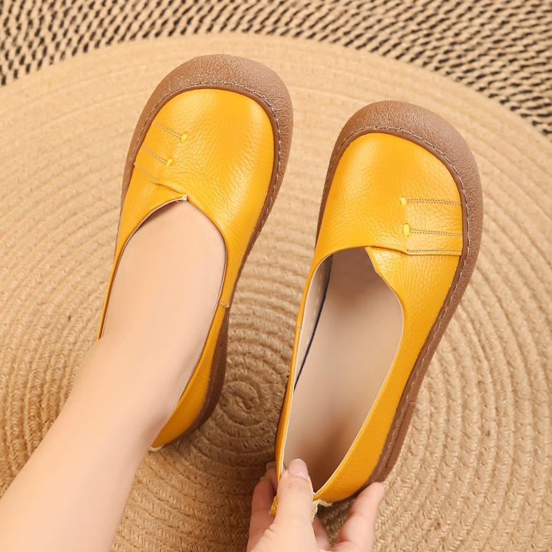 Leather soft sole new mother pedal non-slip wear-resistant women's shoes comfortable flat bottom shallow mouth retro single shoes