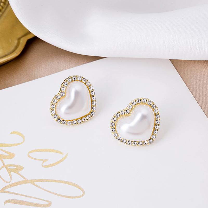 Kolczyki sztyfty w kształcie serca z perłami Retro z osadzonymi diamentami Kolczyki w kształcie brzoskwiniowego serca z osadzonymi diamentami