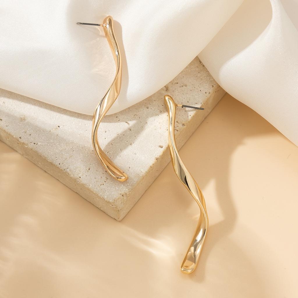 Abstract three-dimensional design earrings cool and handsome temperament fashion women exquisite retro ear hanging Zircon acces