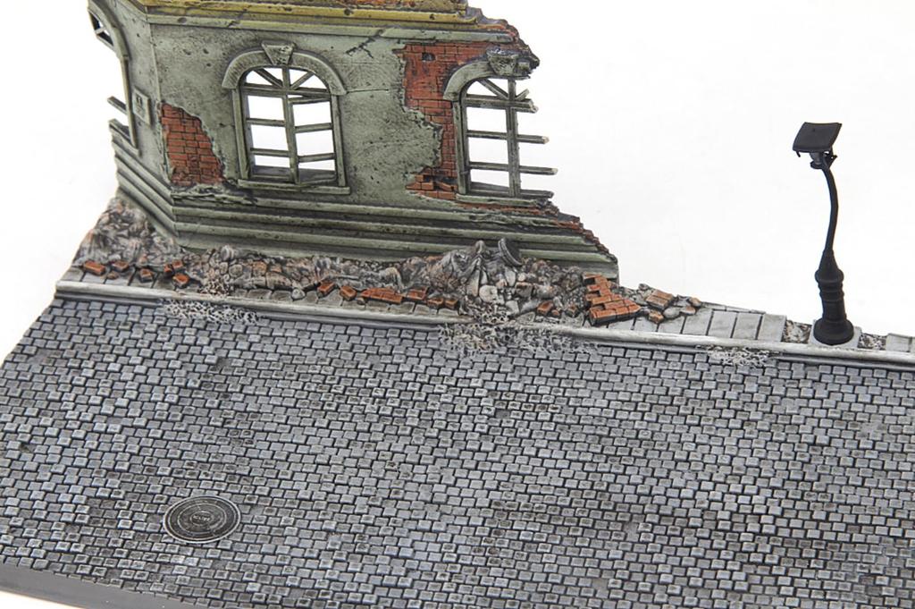 Frog King Hobby 1/72 War Diorama Series European Building Resin Kit FGK72001 (Scenery)