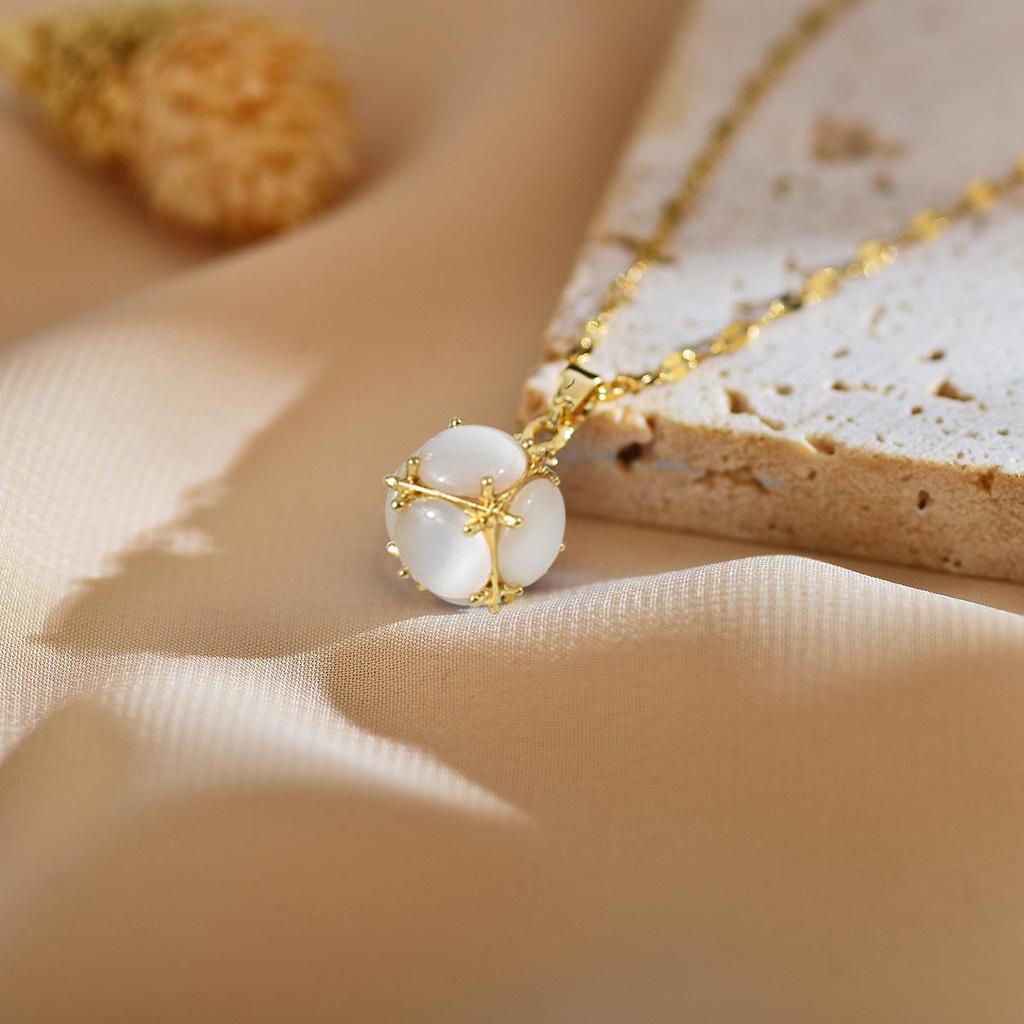 2024 Stylish Cat's Eye Stone Necklace: Versatile Clavicle Chain with Light Luxury Pendant for Women