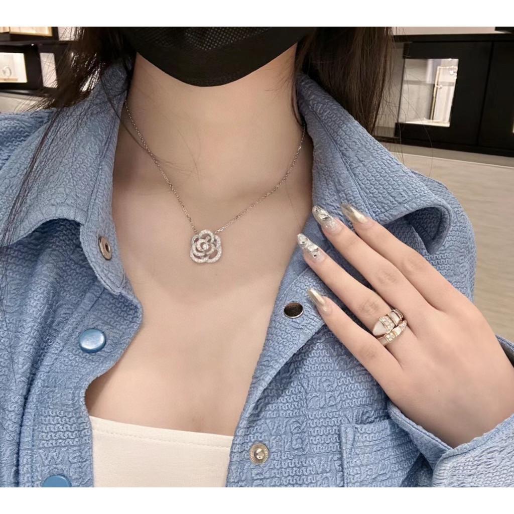 Hollow out large camellia necklace with high-end inlaid temperament and three-dimensional petal shaped electroplated thick gold