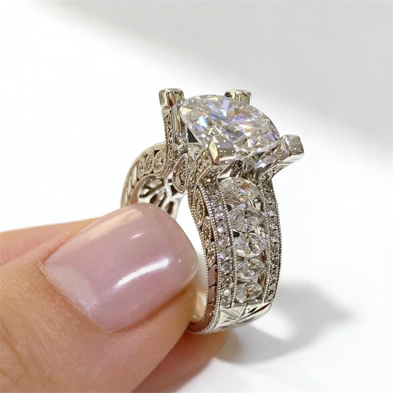 Luxurious Fashion CopperColor Wedding Rings for Women Exquisite Inlaid with White Zircon Party Engagement Ring Jewelry