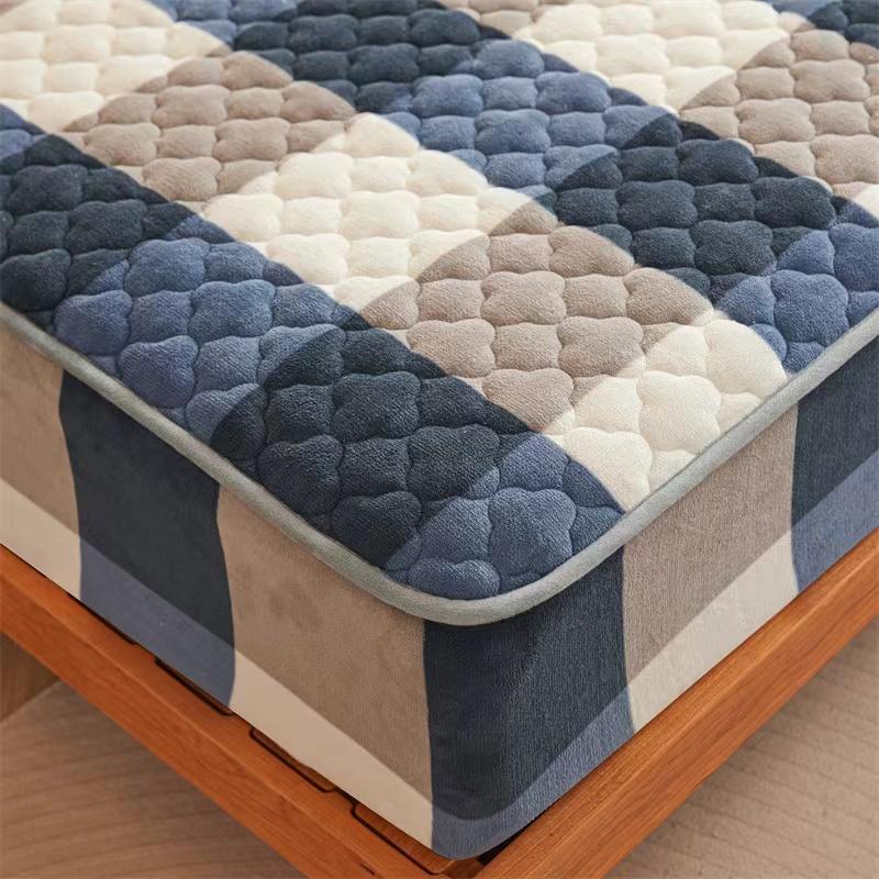 Luxury Flannel Quilting Mattress Cover Thicken Velvet Quilted Bed Pad Protector Cover Winter Bed Cover Not Included Pillowcase