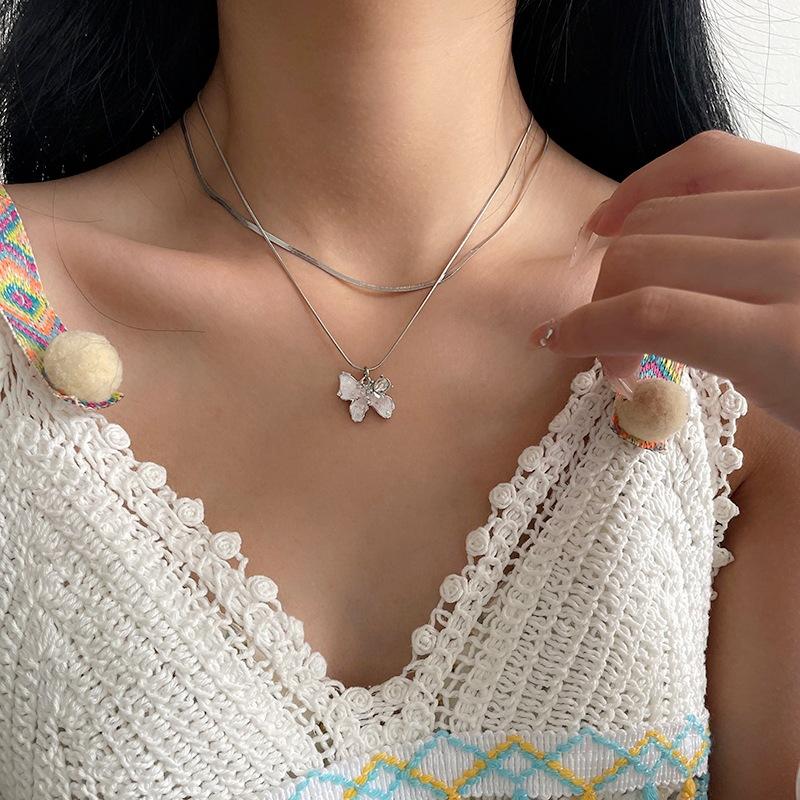 Meier Butterfly necklace - sweet & edgy, y2k chic, double-layered stackable