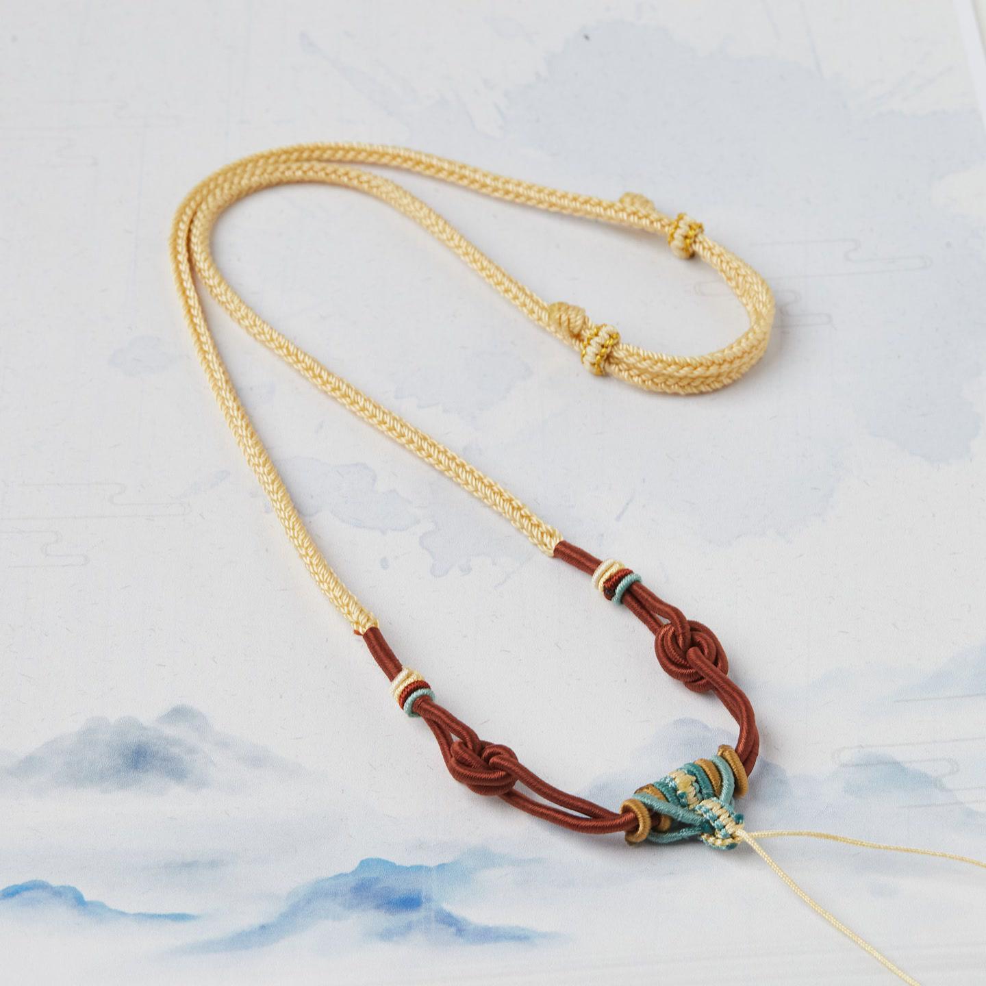 

Премиальное регулируемое ожерелье из восьми нитей плетеного шнура ручной работы No Size золотой