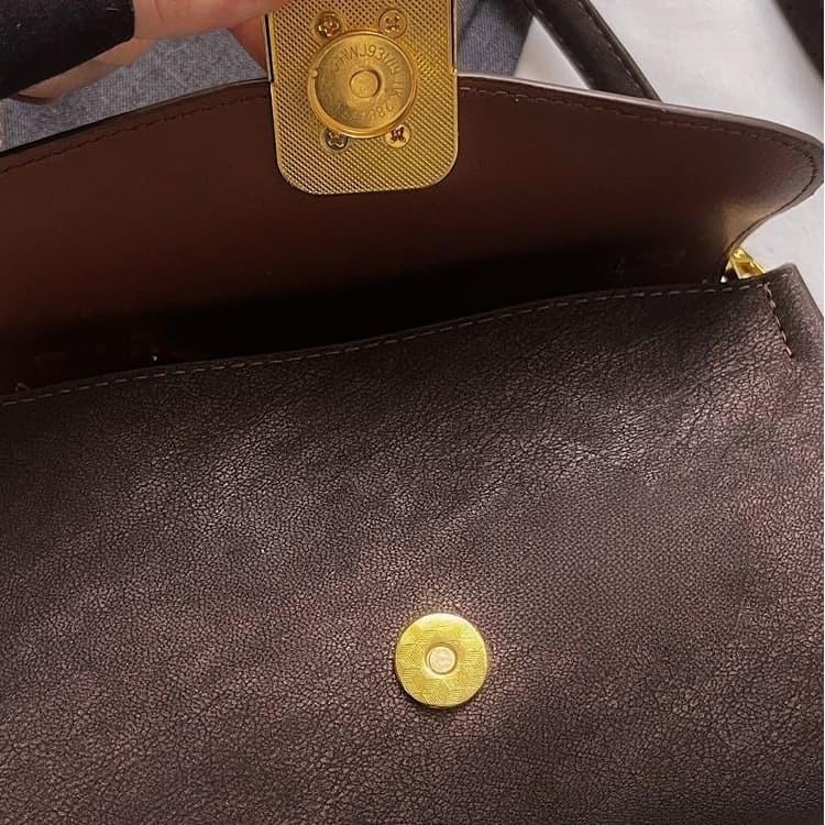 Borsa quadrata opaca da donna a spalla/sottobraccio