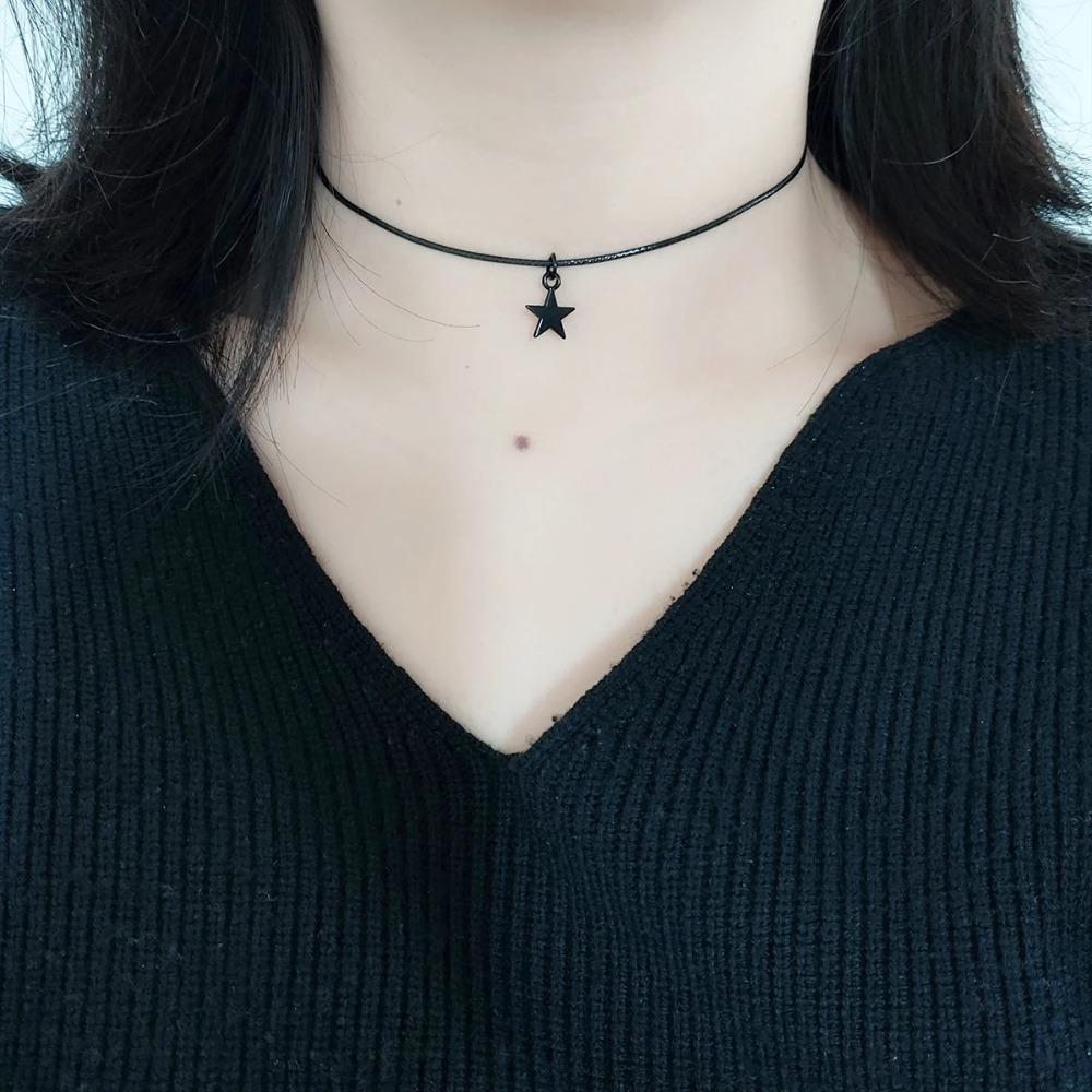 Stylowy i prosty wszystko ze słodkim i uroczym czarnym pięcioramiennym wisiorkiem w kształcie gwiazdy choker Naszyjnik choker damskie akcesoria
