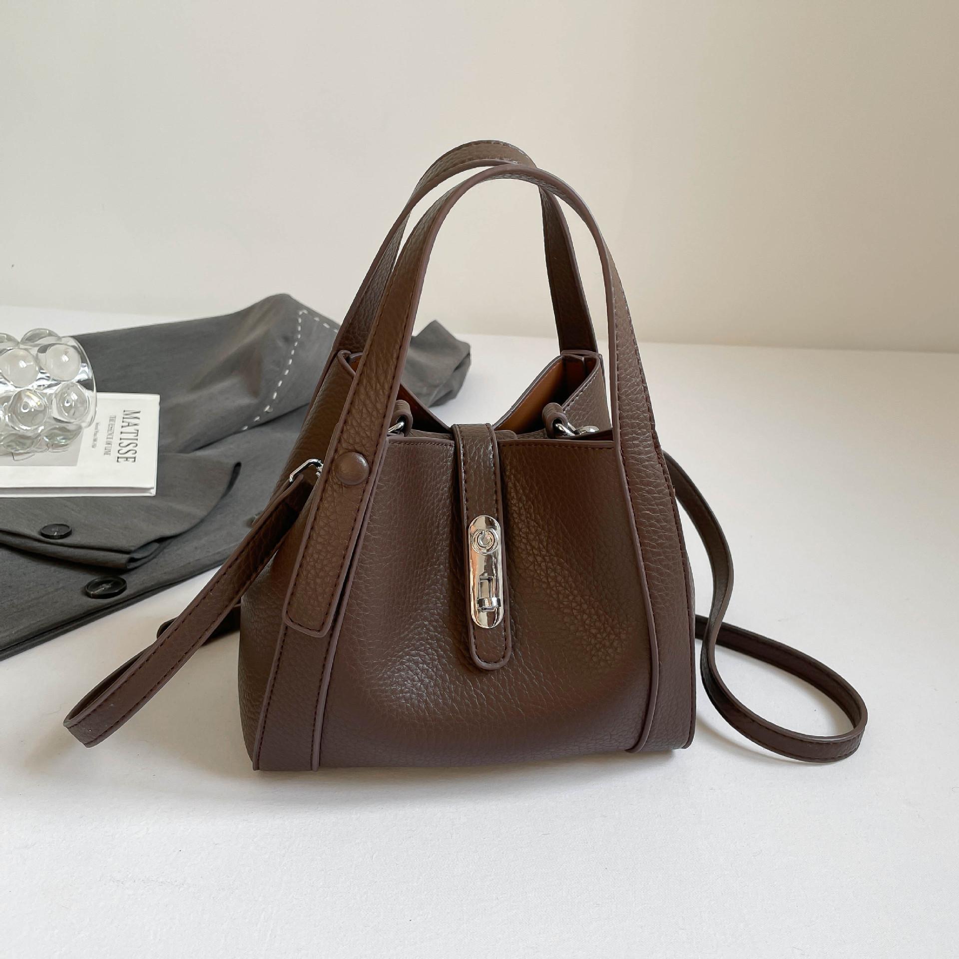 

High-end Luxury Handbag for Formal Events, Versatile for Daily Use, Stylish Single-shoulder Crossbody Bag without pendant кавовий