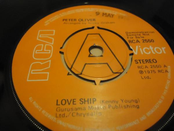 

7inch Record PETER OLIVER - Love Ship RCA2550PROMO RCA Victor 1975 UK Pop Used