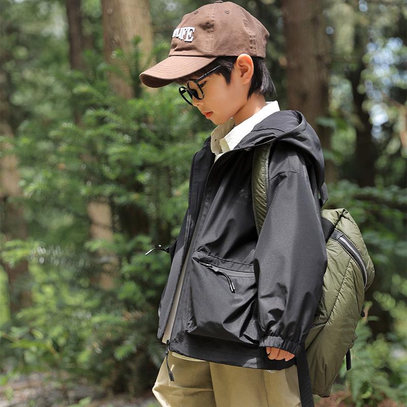 

2025 Spring/Autumn Kids Waterproof Windbreaker Jacket for Boys - Outdoor Mountain Climbing Style 120 cm