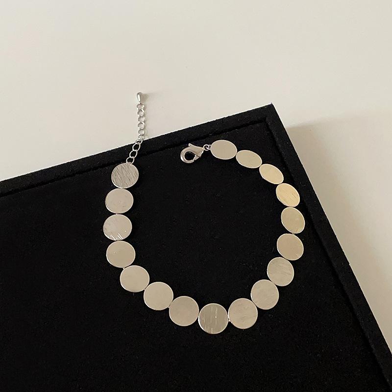 

Холодный ветер матовый металлический диск любви ожерелье браслет женский тяжелый промышленный легкий роскошный высокочувствительный персонализированный шейный цепочка ключичная цепочка