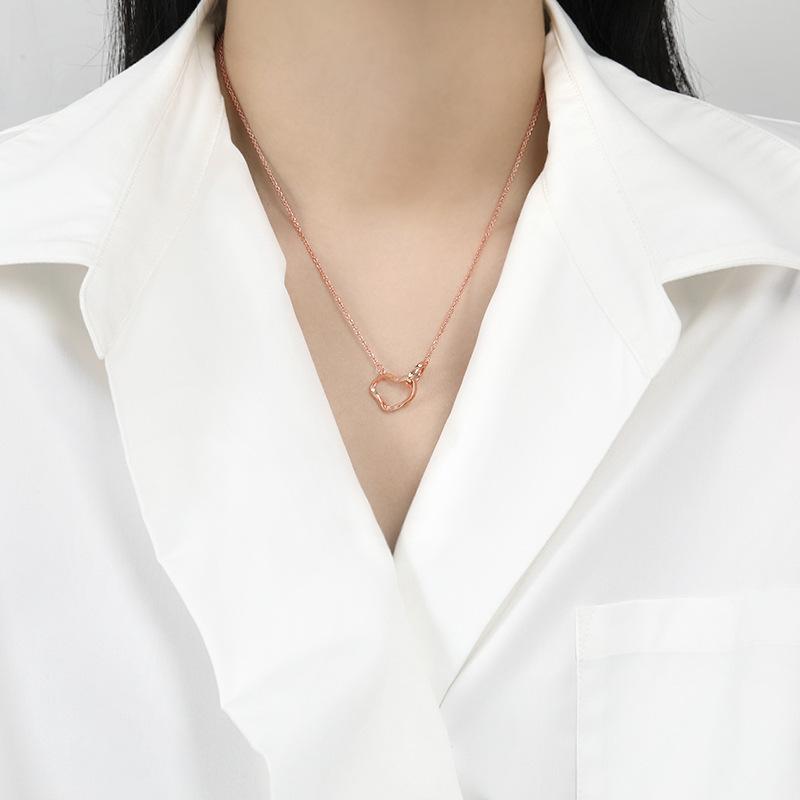 Korean Version of New Tin Paper Wrinkled Double Ring Clavicle Chain with Interlocking Heart Shaped Irregular Mobius Ring Necklace