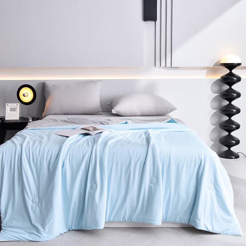 

Playboy Ice-Feel Cooling Summer Quilt