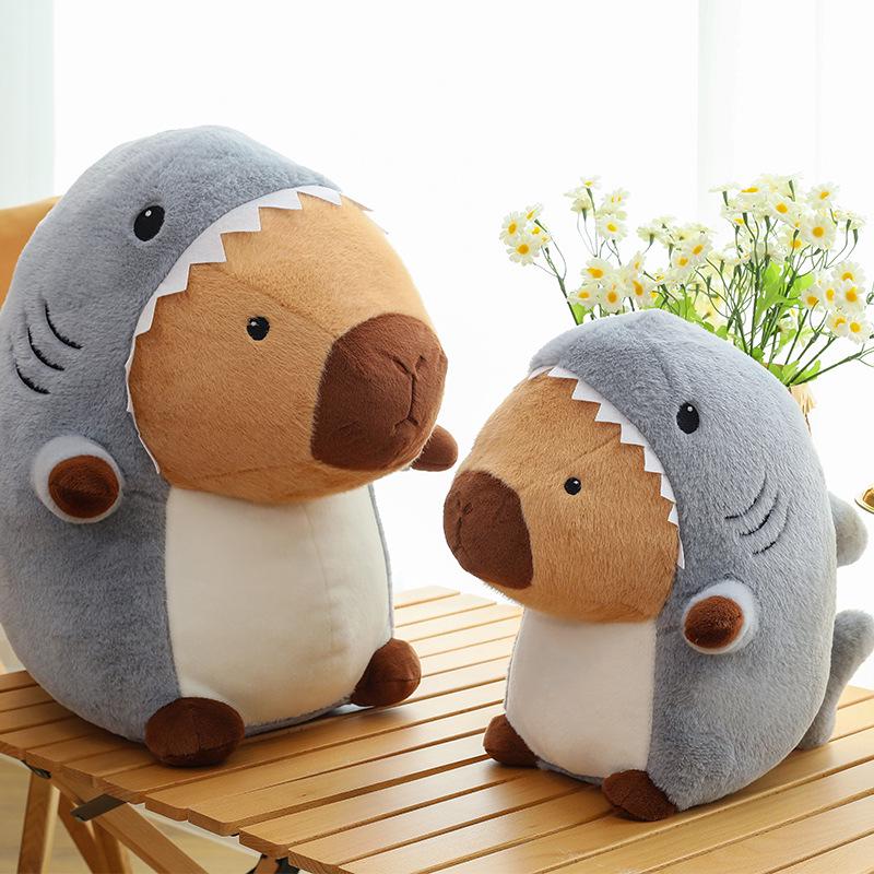 

Милая плюшевая подушка-капибара-акула для дивана 35cm, 0.42kg