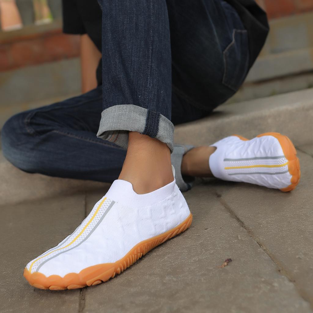 Large size casual five-finger couple shoes fashion trend fly-woven surface breathable and lightweight sports hiking shoes