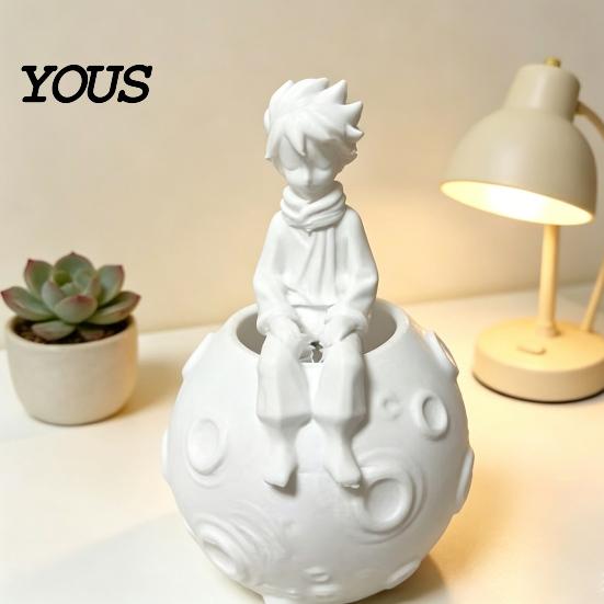 Fine Detail Moon Pattern Decor 3D Printed Little Prince on Planet Pen Holder, Multi-Functional Hollow Storage for Space-themed Room Pencil