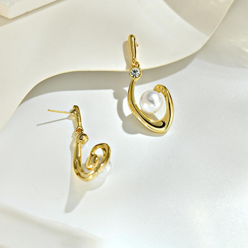 Light Luxury Pearl Earrings, Niche Design, High-end Temperament, Water Droplet Earrings, Fashionable and Versatile Earrings