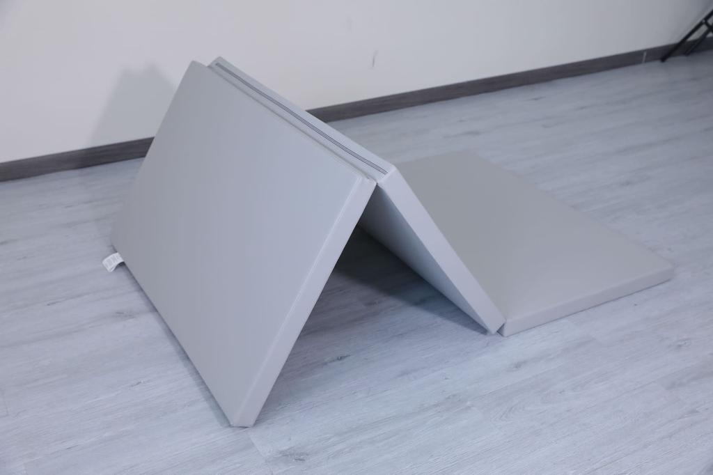 Gymnastic mattress Satellite 180x100x5 cm three-piece - grey