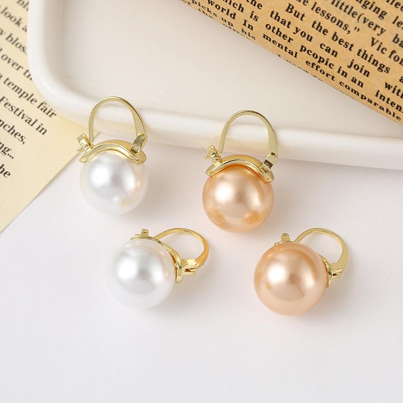 Elegant Pearl Ear Cuffs: Retro European & American Stud Earrings for Women – Trendy, High-End Style Ear Jewelry