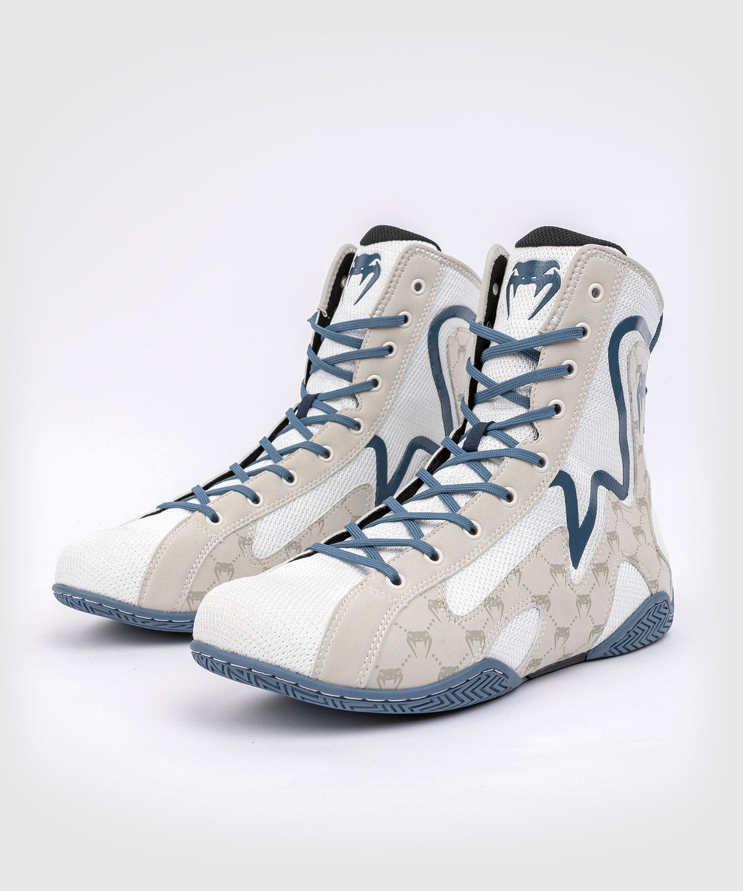 

БОКСЕРКИ Venum Elite Monogram – БЕЛЫЙ/СИНИЙ