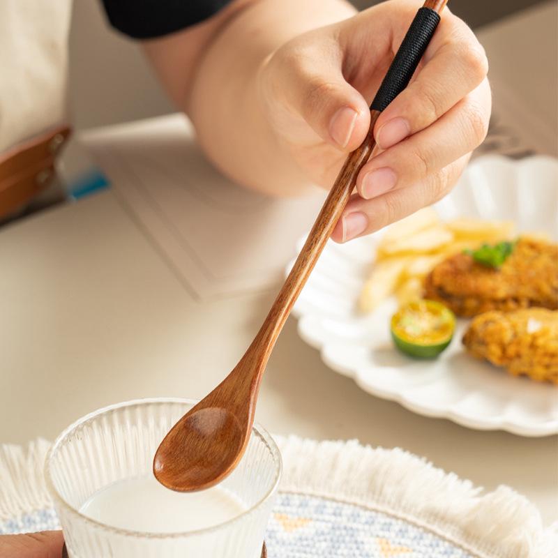 Japanischer Löffel aus massivem Holz mit langem Stiel zum Rühren von Kaffee, Milchtee und Honig