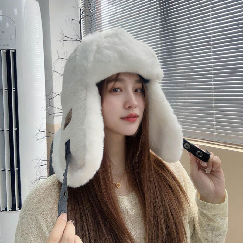 Пушистая шапка-ушанка каштанового цвета (слоновая кость)