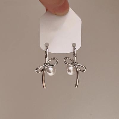Orecchini a fiocco di perle asimmetrici per le donne, gioielli di moda minimalista, regalo di San Valentino, festa, matrimonio