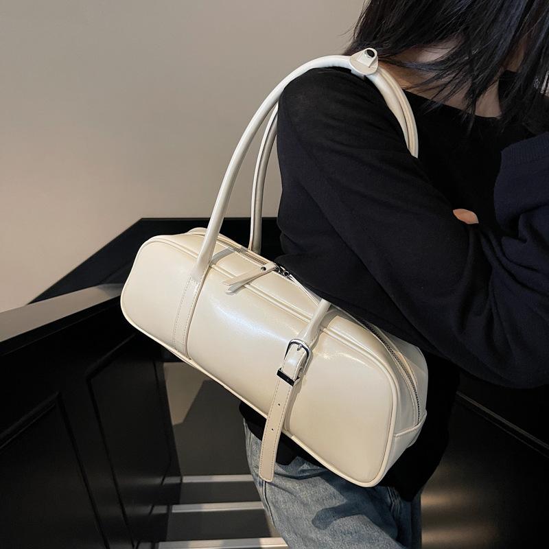2025 autumn and winter new temperament high-end styling baguette bag trend large capacity fashion women's shoulder bag