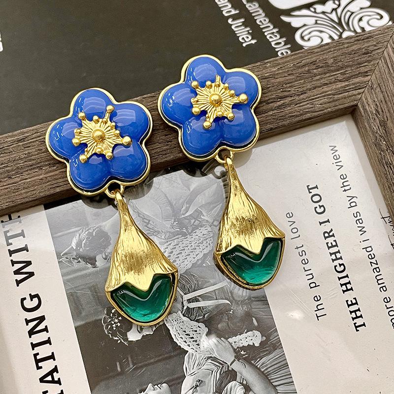 Pre-Owned Blue Flower Retro Dangle Earrings for Women - Elegant Water Drop Petal Design
