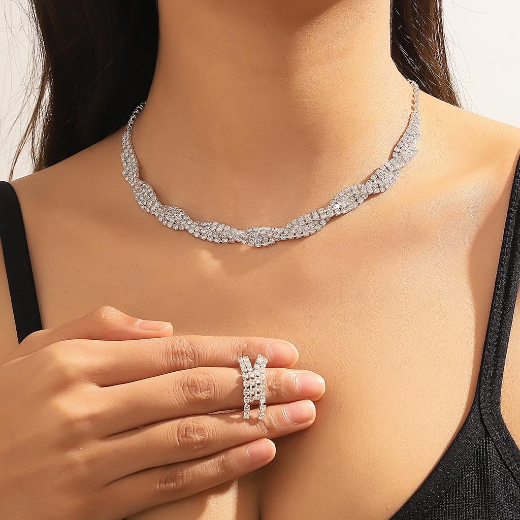 Claw Chain Necklace Earrings Set Two-piece Set Woven Neck Chain Collarbone Chain Dinner Accessories Women