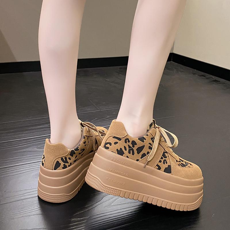 Mode 7CMDamen Freizeitsportschuhe Absätze Hohe Plateau-Sneakers Keilabsatz Höhenerhöhendes Schuhwerk Leder Leopard Bequeme Klobige Sneakers