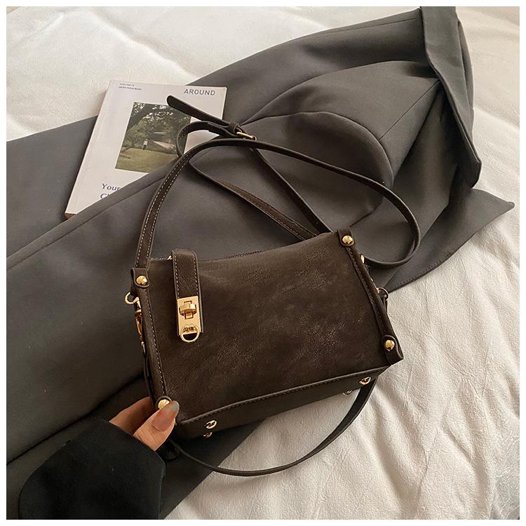 

Новая женская сумка ретро сумка через плечо маленькая квадратная сумка женская популярная модная текстурная сумка на одно плечо тренд