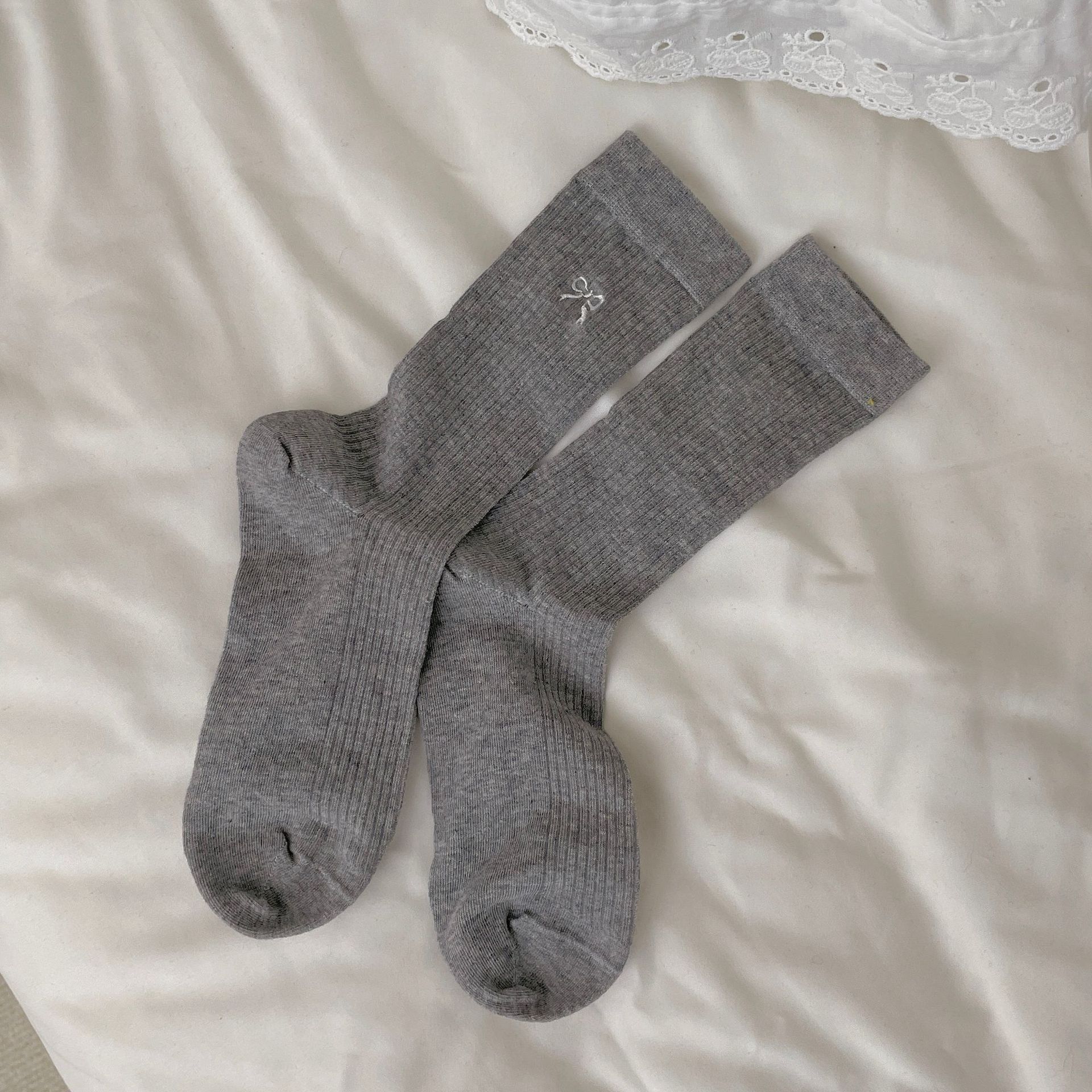 

Длинные носки в стиле Лолиты с кружевом и бантом для женщин и девочек, летние ажурные носки, повседневные свободные носки с круглым вырезом, тонкие чулки средней длины, уличная одежда