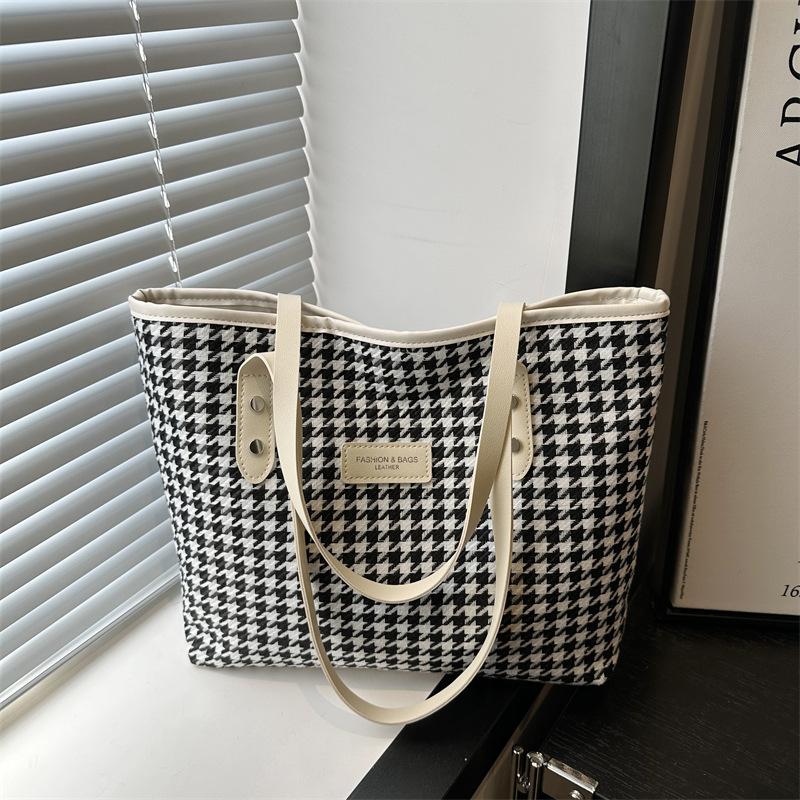 

Casual fashion trend women s bag new hand carry large capacity hand carry shoulder underarm bag tote bag women