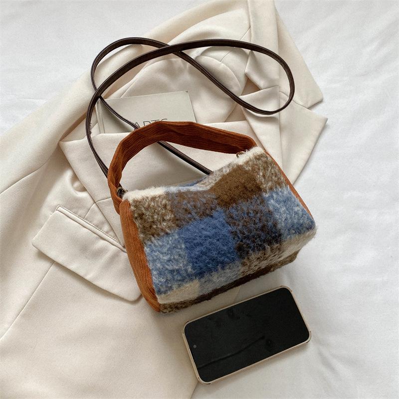 Korean niche woolen small bag women's 2025 autumn and winter new portable pillow bag plaid versatile commuter messenger bag