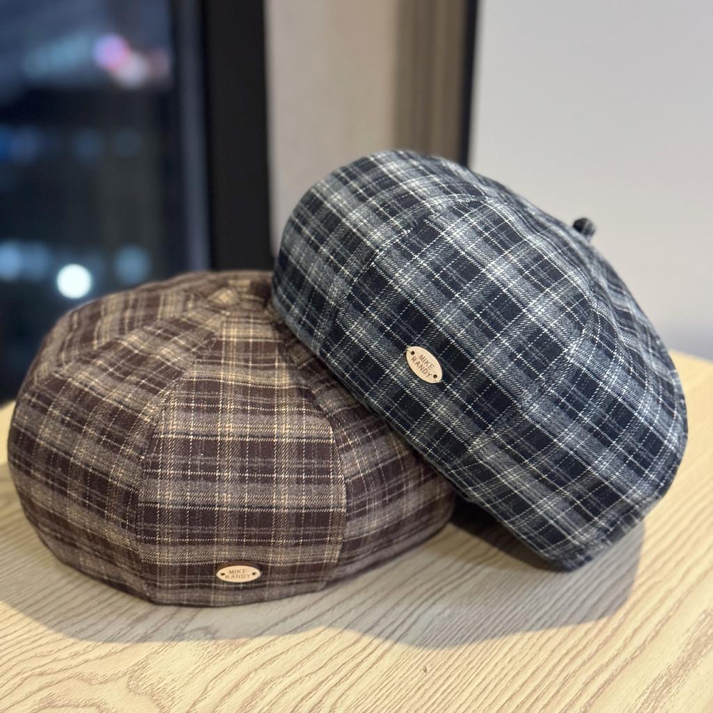 Koreanische Version Einfache kleine Etikett Karomuster Baskenmütze für literarische Frauen Retro All-Match Malermütze Großer Kopfumfang Kürbishut