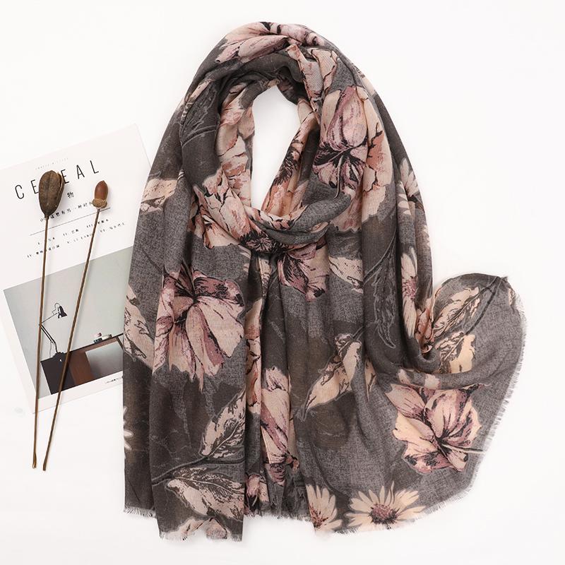 Fashion Printing Flower Tassel Shawl Cotton Viscose Scarf Women Beach Sunscreen Shawl Muslim Hijab Wrap Headscarf
