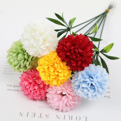 Decoração de casa – Flores e coroas artificiais