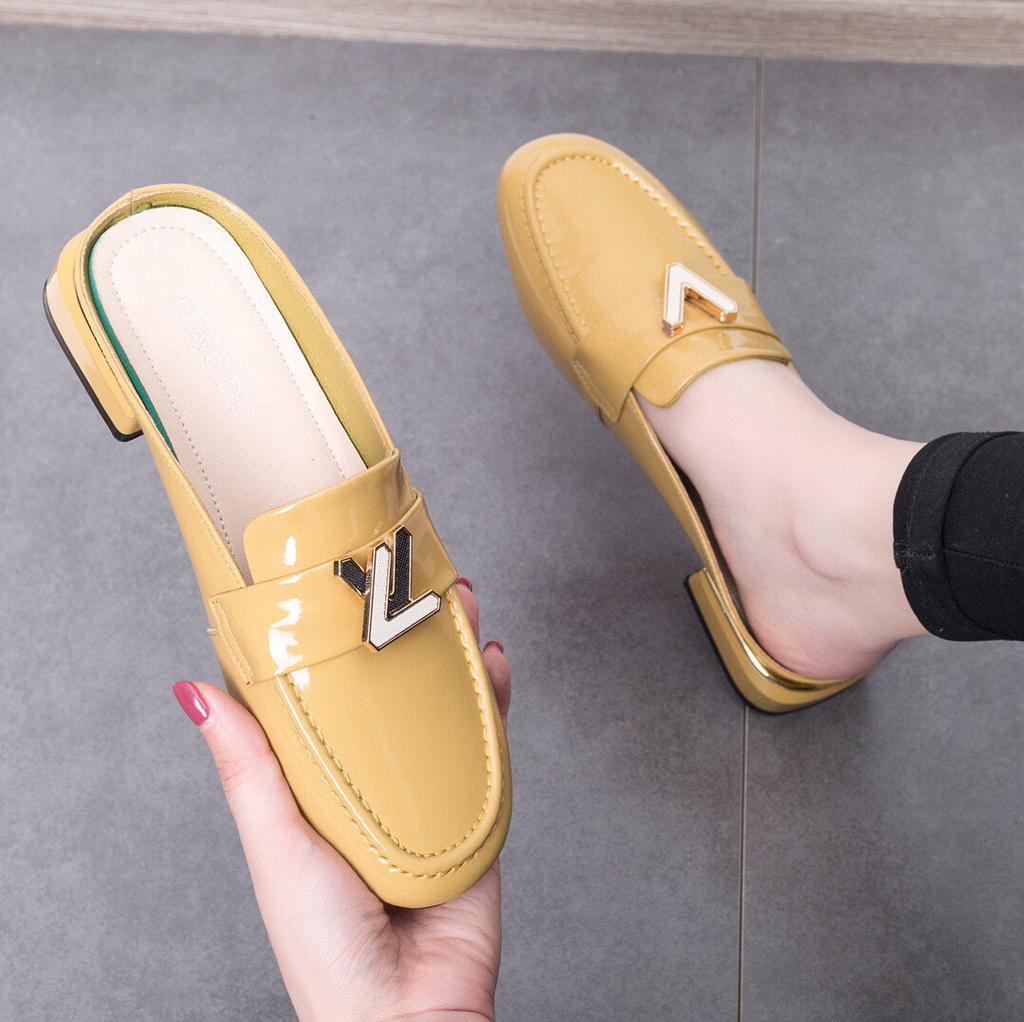 Baotou Wear Sandals Women's  Cow Patent Leather Flat-bottomed Slippers Casual Women's Half Slippers