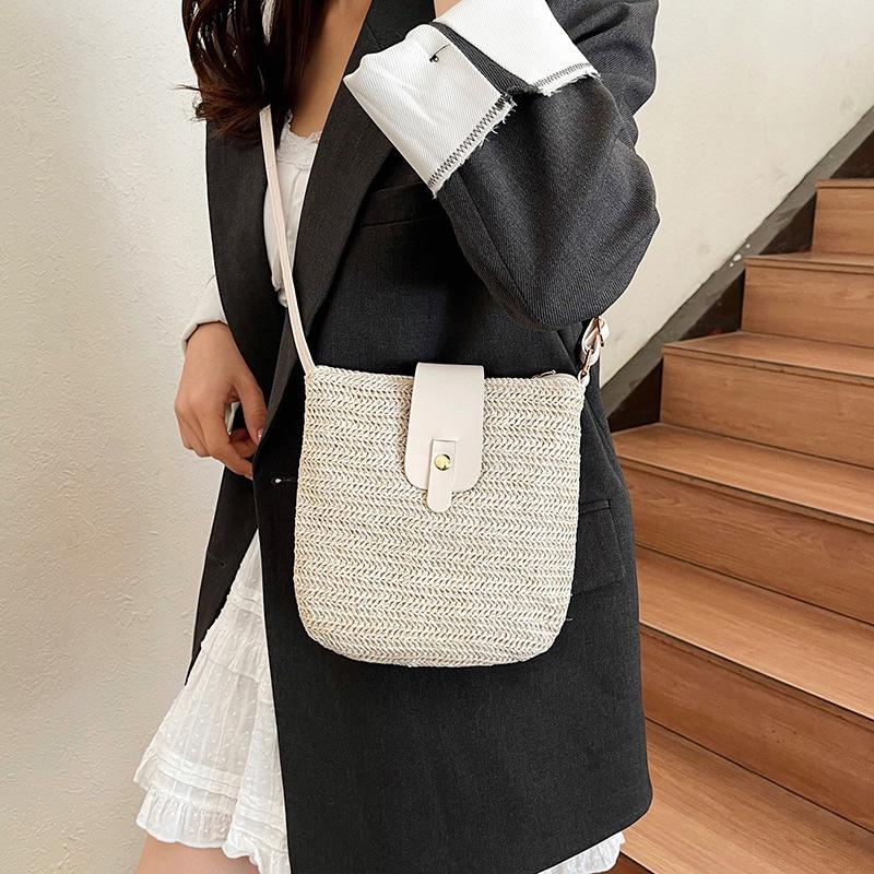 Women Messenger Bags Woven Summer Top-Handle Bags Handmade Fashion Holiday Casual Simple Saddle Lady Straw Bag AVE